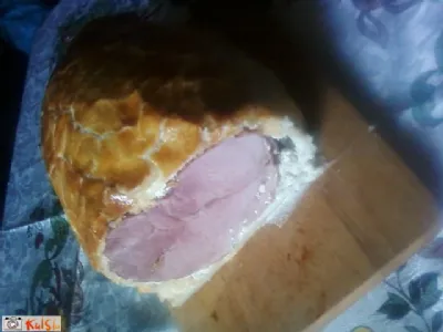 Šunka v listnatem testu