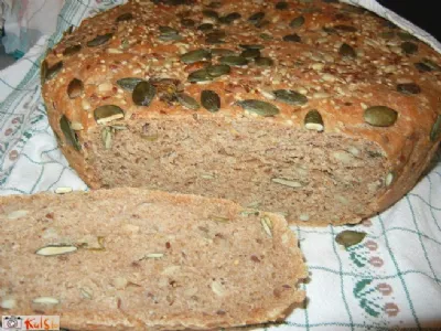 Več zrnati kruh iz graham moke