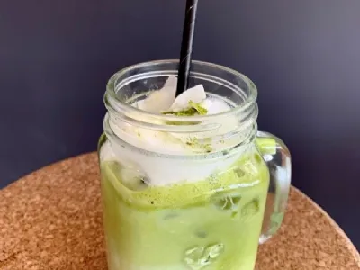 Matcha ledena kava