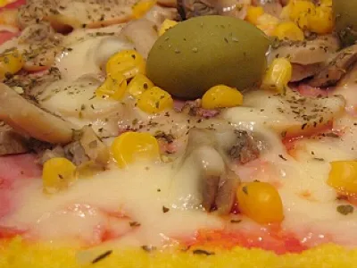 Polentna pizza