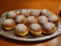 Ni pusta brez domačih krofov...