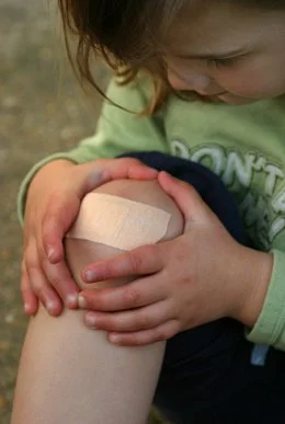 Sonce, morje, piki žuželk in ožigi meduz