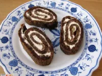 Fotografija recepta: Orehove roladice s kislo smetano