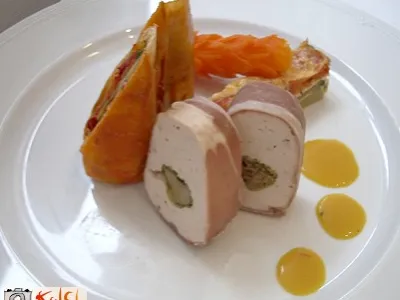 Perutninska pena v kraškem pršutu z jurčkovim nadevom