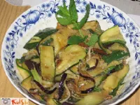 Fotografija recepta: Jajčevci in bučke z mlado čebulo