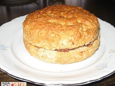 Biskvit brez jajc in mleka