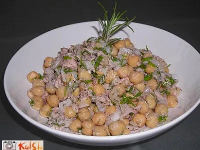 Solata iz čičerke in tune