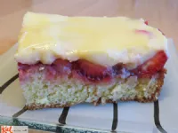 Fotografija recepta: Jagodni biskvitek s pudingom