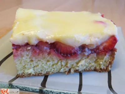 Jagodni biskvitek s pudingom