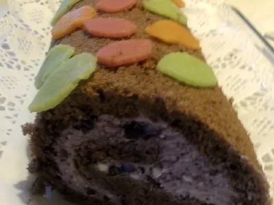 Rolada z malinami in mascarponejem 