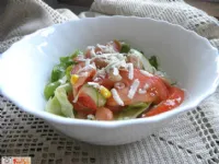 Fotografija recepta: Mega solatka za lahko kosilce