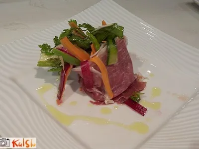 Osvežujoča zelenjavno zeliščna solata