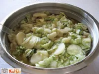 Fotografija recepta: Krompirjeva solata z bučkami in kumaricami