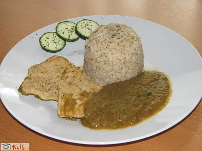 Puranji zrezki v zelenjavni omaki