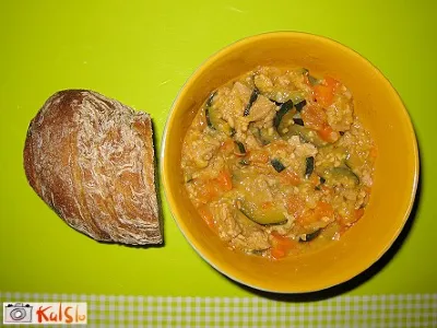 Sojina enolončnica z bučkami in korenčkom