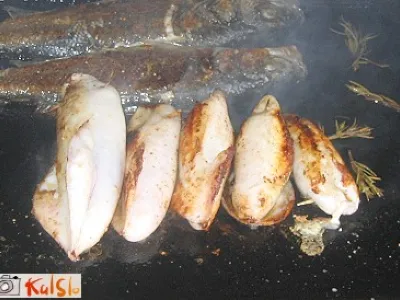 Polnjeni lignji na žaru