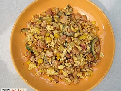 Omleta z zelenjavo in narezkom