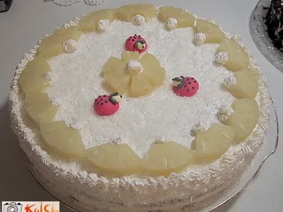 Torta z banano in ananasom