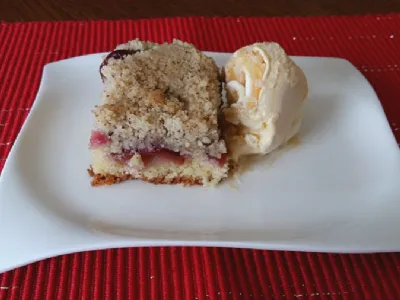 Slivova pita z drobljenim testom