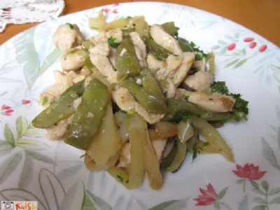 Piščančje prsi s papriko in mladim stročjim fižolom