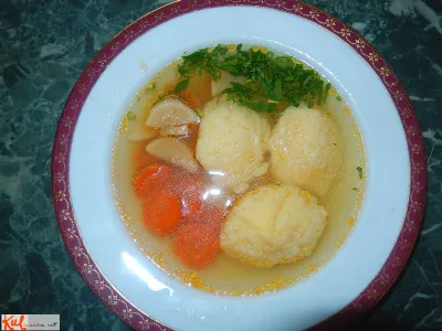 Goveja juha z zdrobovimi cmoki