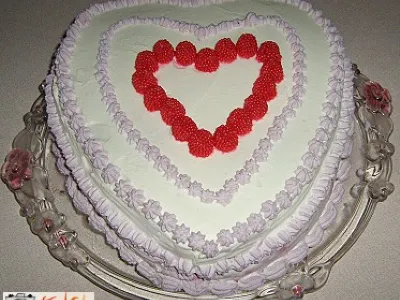 Torta iz malin in borovnic