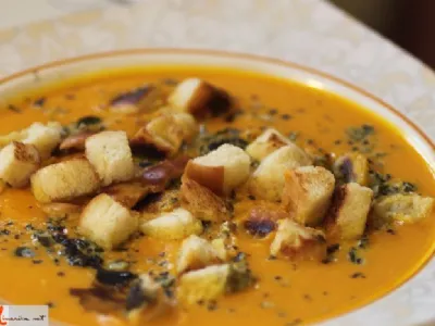 Kremna bučna juha z ingverjem