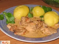 Fotografija recepta: Kunec ali zajec v smetanovo - čebulni omaki