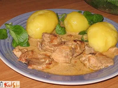 Kunec ali zajec v smetanovo - čebulni omaki