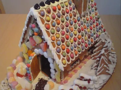 Hišica iz medenega testa