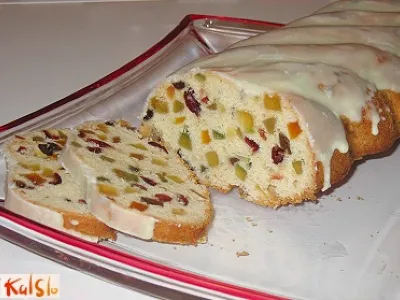 Kolač s suhim sadjem