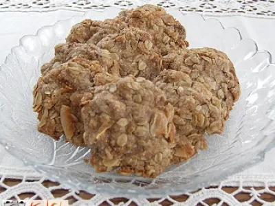 Dišavni kokosovi in dateljnovi ovseni piškoti