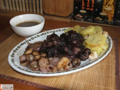 Goveji rep v burgundski omaki