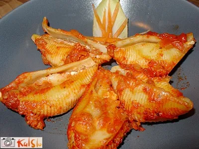 Polnjene in pečene testeninske školjke