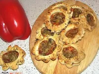 Fotografija recepta: Slano pecivo z ajvarjem in gobicami