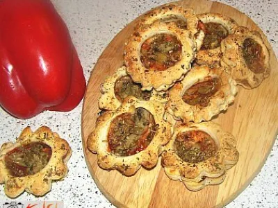 Slano pecivo z ajvarjem in gobicami