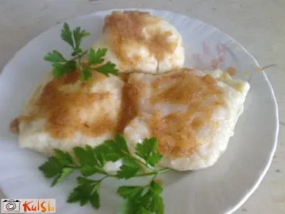 Kuhani štruklji iz vzhajanega testa