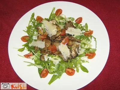 Solata s toplimi gobami