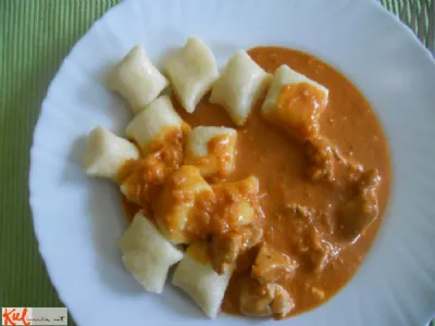 Piščančji golaž s smetano 