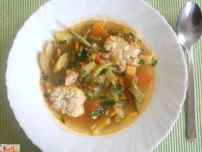 Zelenjavna mineštra s cmočki 