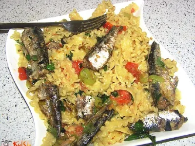 Valoviti rezanci s papriko in sardinami