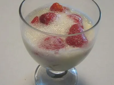 Jagodna krema s keksi