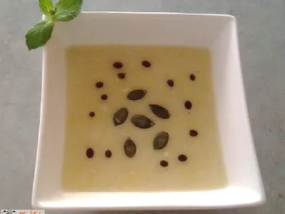 Koruzna juha z bučnim oljem in bučnimi semeni