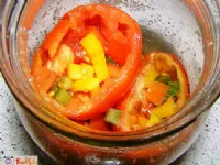 Fotografija recepta: Vloženi paradižniki polnjeni s papriko