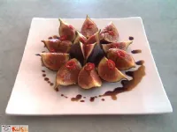 Fotografija recepta: Sveže fige z olivnim oljem, balzamičnim kisom in čilijem