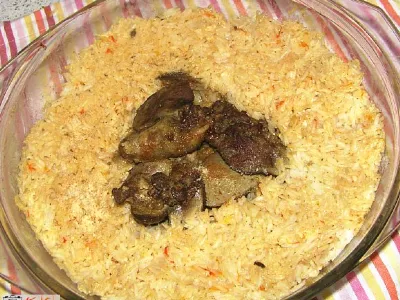 Ognjičev riž s piščančjimi jetrci