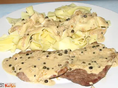 Telečji zrezki v poprovi omaki