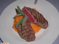 Fotografija recepta: Ramstek s sivko na bučnem pireju