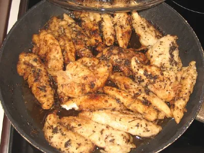 Piščančja prsa z žajbljem