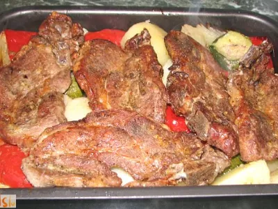 Vratovina s prilogo iz pečice